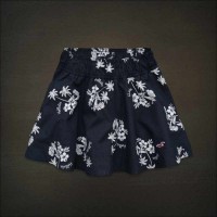 Falda negra y blanca