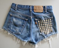 Short tachuelas oscuro